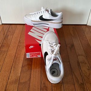 Nike NWT Women’s Nike Court Legacy Lift  tennies shoes